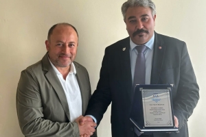 Vefa Türksever\\\\\\\\\\\\\\\\\\\\\\\\\\\\\\\'e Teşekkür Plaketi ve Başkan Yardımcılığı Görevi