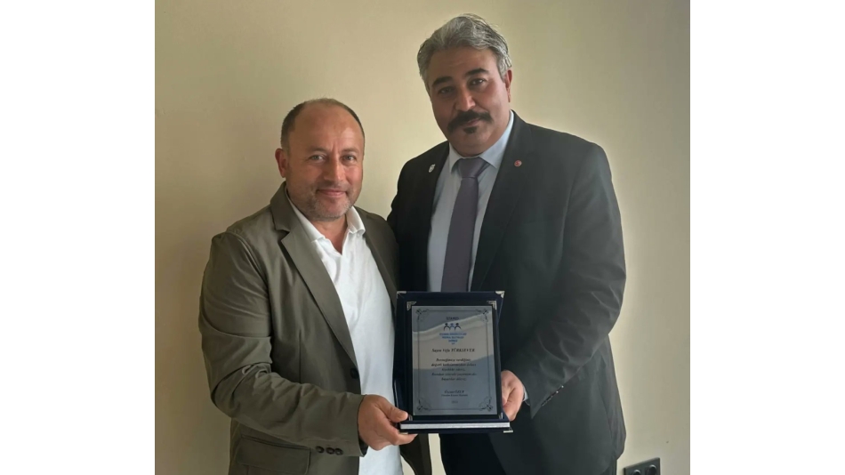 Vefa Türksever\\\\\\\\\\\\\\\\\\\\\\\\\\\\\\\'e Teşekkür Plaketi ve Başkan Yardımcılığı Görevi